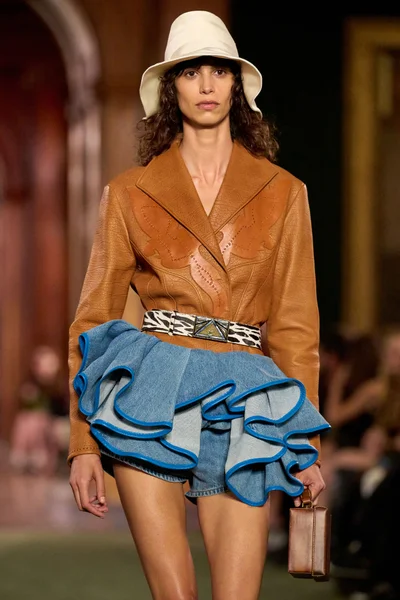 Look 4